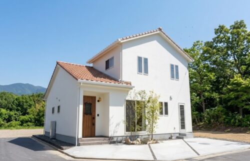 平屋のように暮らせる2階建ての自然素材の家