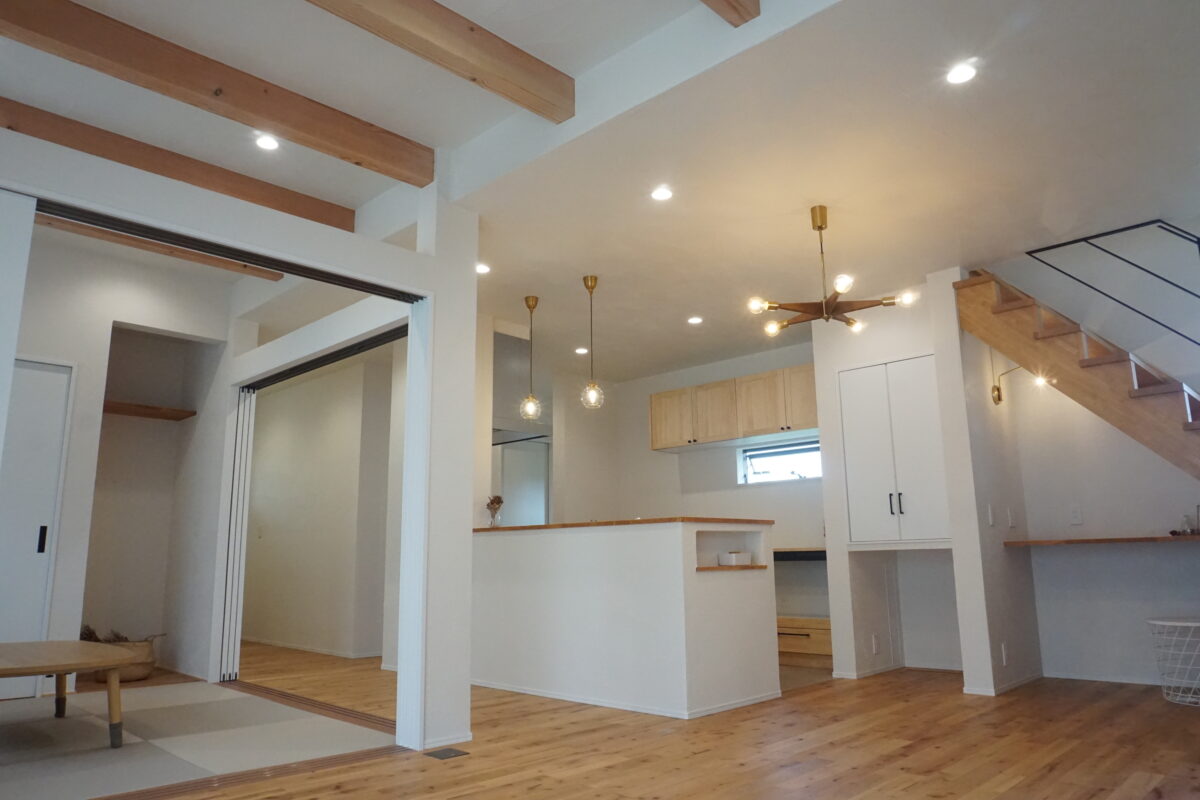 色と素材で魅せるバーチ無垢の家