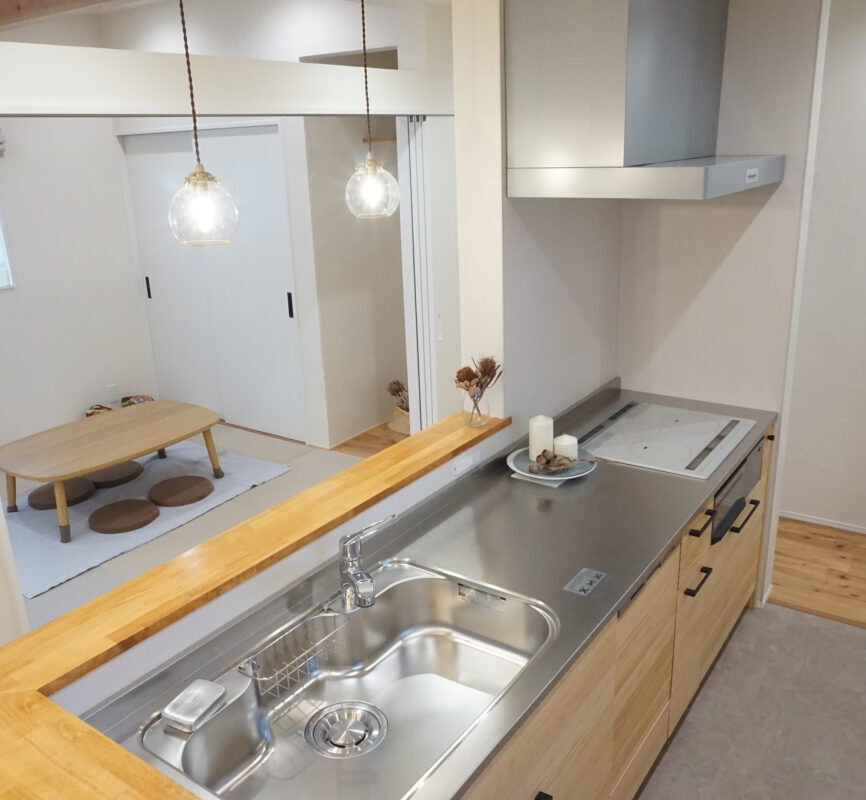 色と素材で魅せるバーチ無垢の家