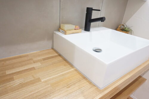 色と素材で魅せるバーチ無垢の家