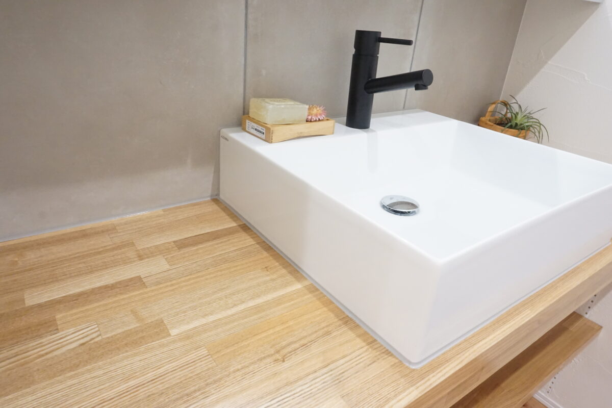 色と素材で魅せるバーチ無垢の家