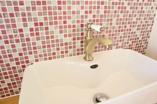 暮らしに遊び心を重ねた、1.5階の平屋