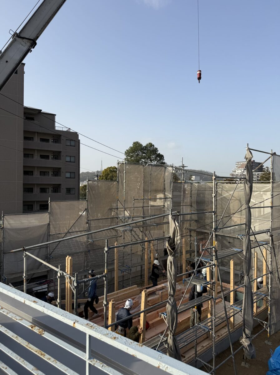 棟上げスタート